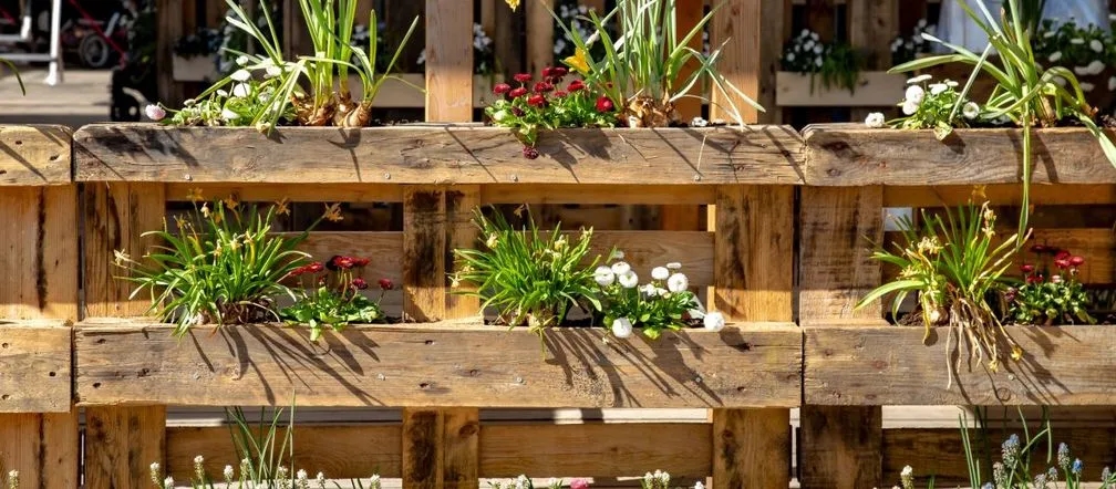 Jak zrobić kwietnik z palet - proste kroki, które musisz znać