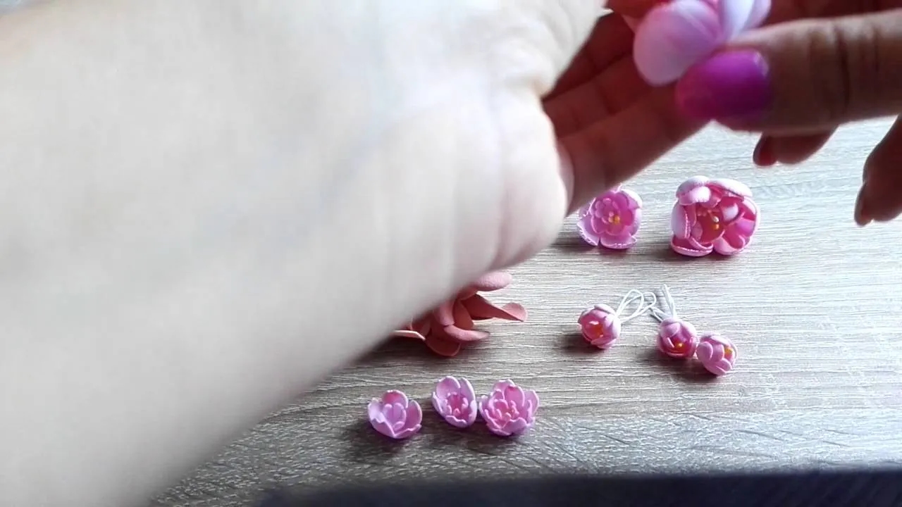 Kwiaty z pianki dekoracyjnej jak zrobić - proste i efektowne instrukcje