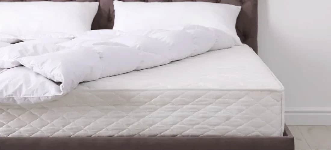 Jaki materac do sypialni wybrać, aby uniknąć bólu pleców?