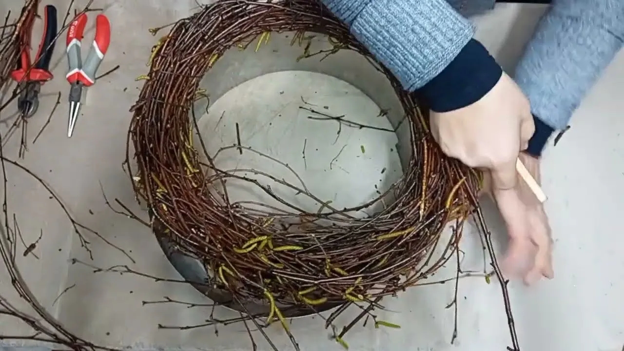 Jak zrobić wianek dekoracyjny – proste sposoby na piękne ozdoby